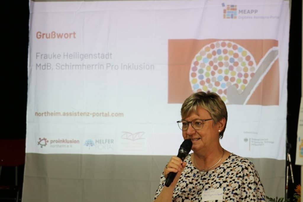 Frauke Heiligenstadt MDB spricht ein Grußwort bei der Auftaktveranstaltung