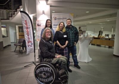 Juliane und Björn vom Team ROCKHARZ, in der Mitte Hannah Bellmann von Pro Inklusion und daneben Markus von ROCKHARZ.